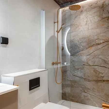 ヴィラ Aurora B Luxury ルカ