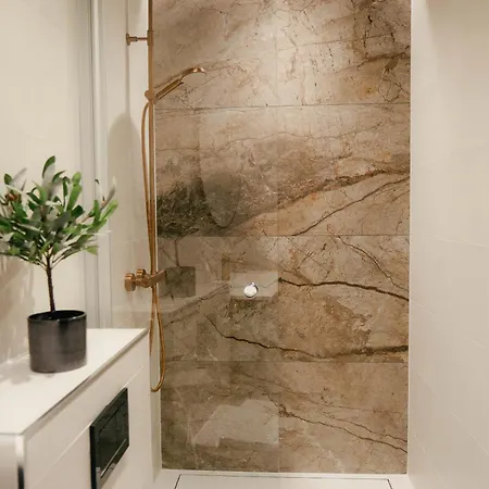 Aurora B Luxury