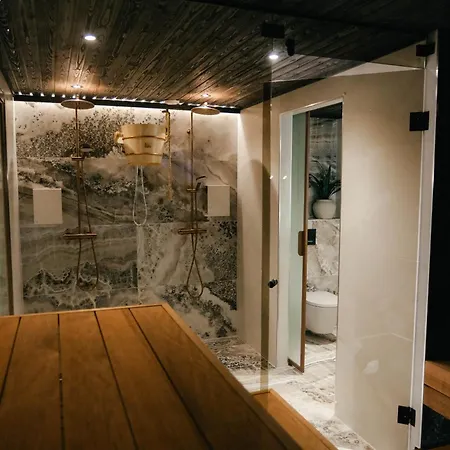 ヴィラ Aurora B Luxury ルカ